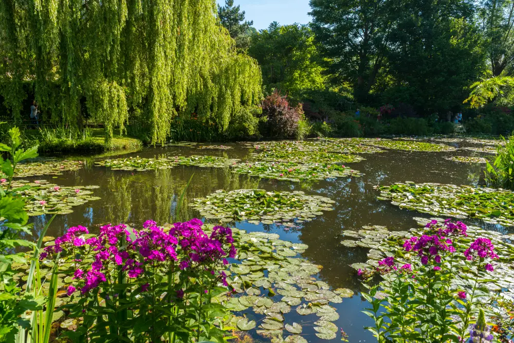 A lush Impressionist garden estate in Normandy