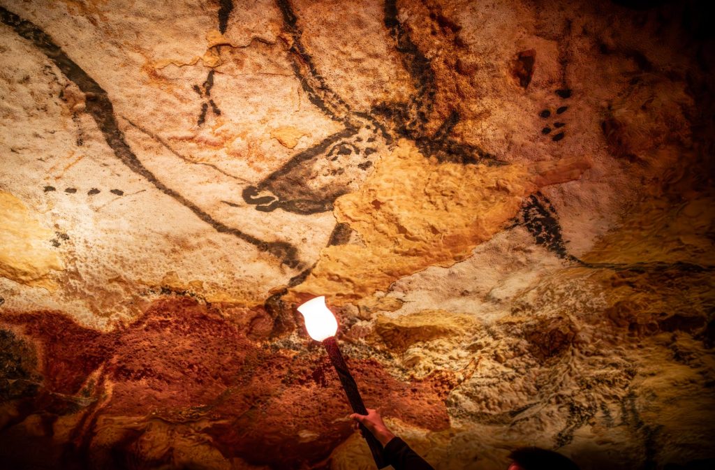 Wall on the lascaux cave
