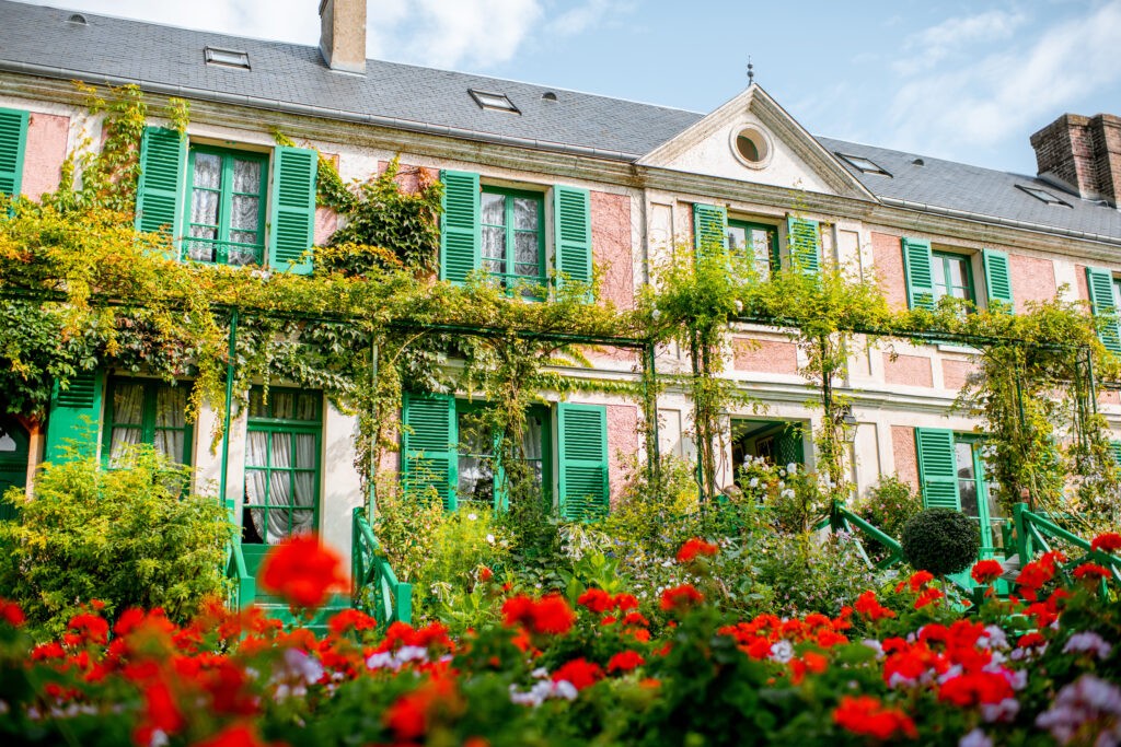5 Luxury Day Trips from Paris: Private Châteaux & VIP Access 3 Beautiful house with garden in Giverny, France