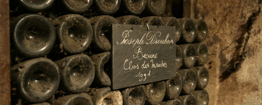 Bordeaux Primeurs 2026 — Entering the City While the Vintage Is Still Exposed 10 Few bottle of red wine in a cave