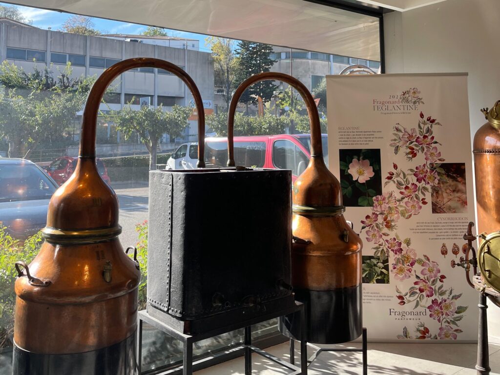 The 5 Best Parisian Perfume Shops & Your Ultimate French Perfume Tour in Paris 7 Perfume Making in Paris