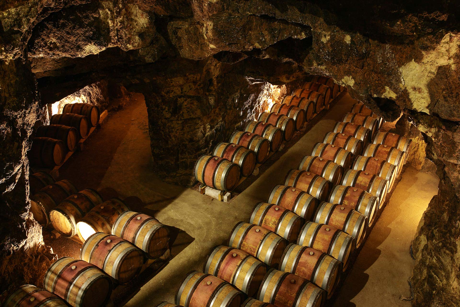 Loire wine aging in barrel