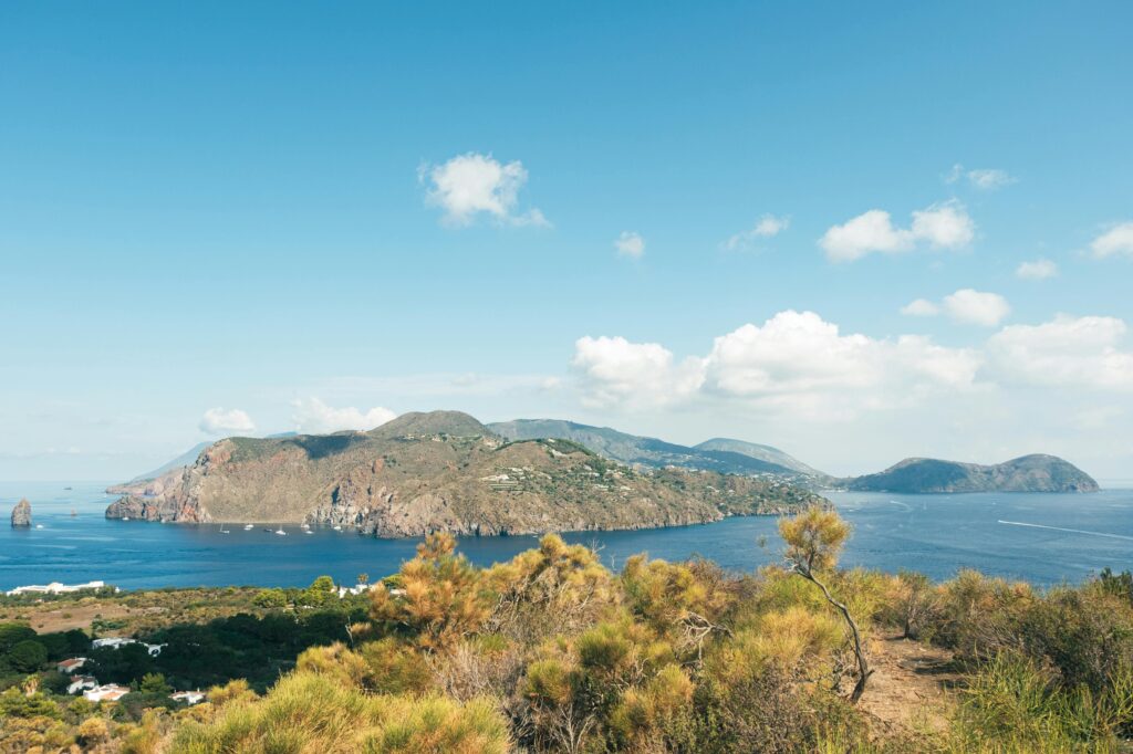 Where Dreams Set Sail : Your Bespoke Mediterranean Yacht Charter
