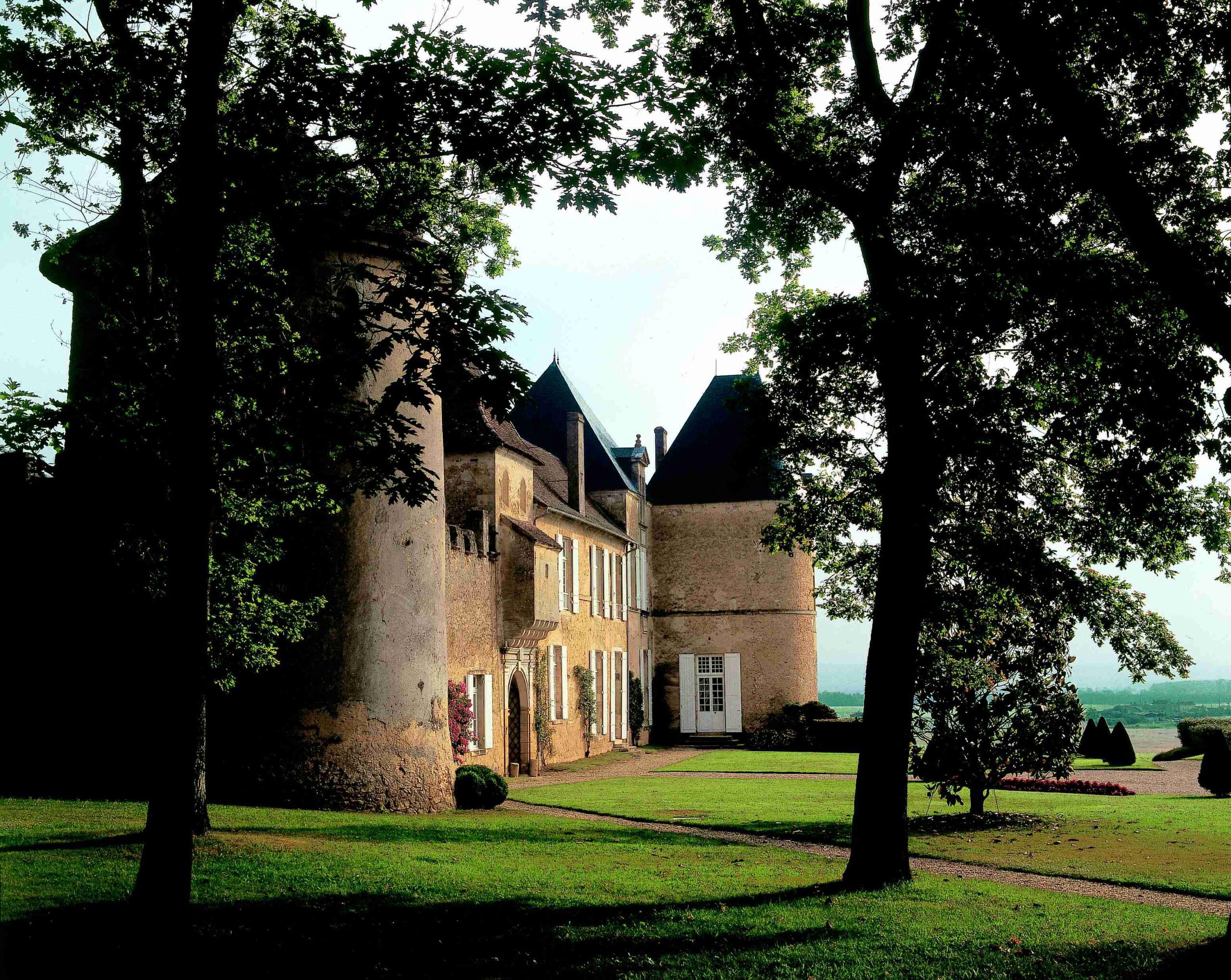 A classified Bordeaux château at golden hour