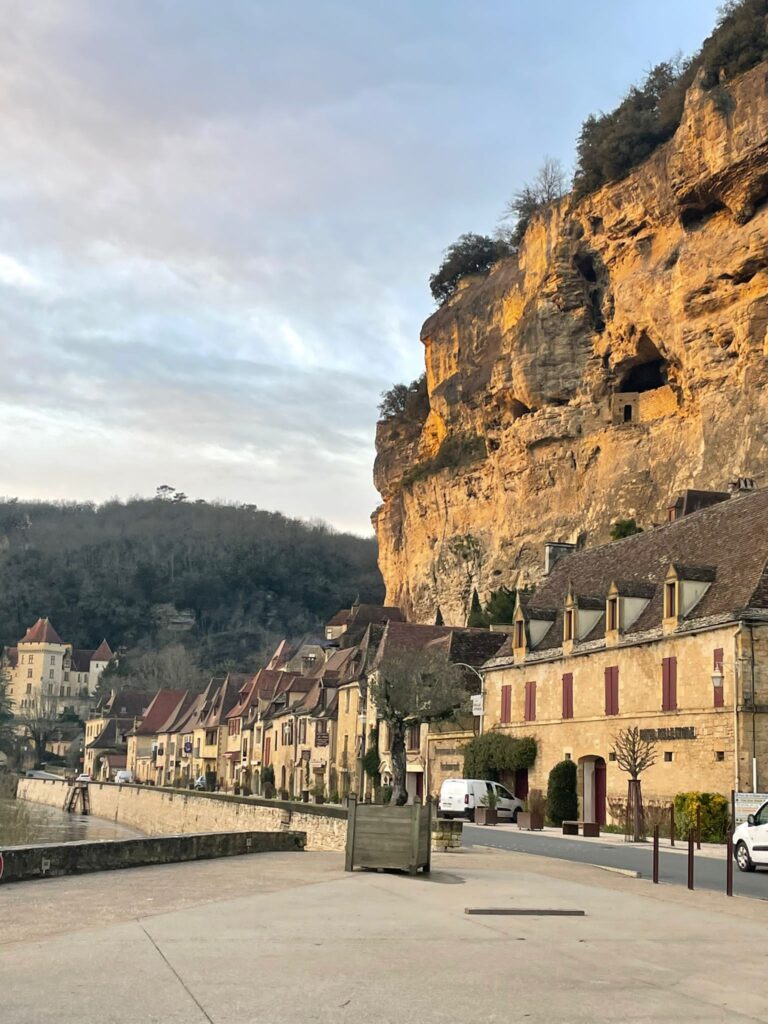 A Dordogne Anniversary. Deep Time, Old Friends, One Table.