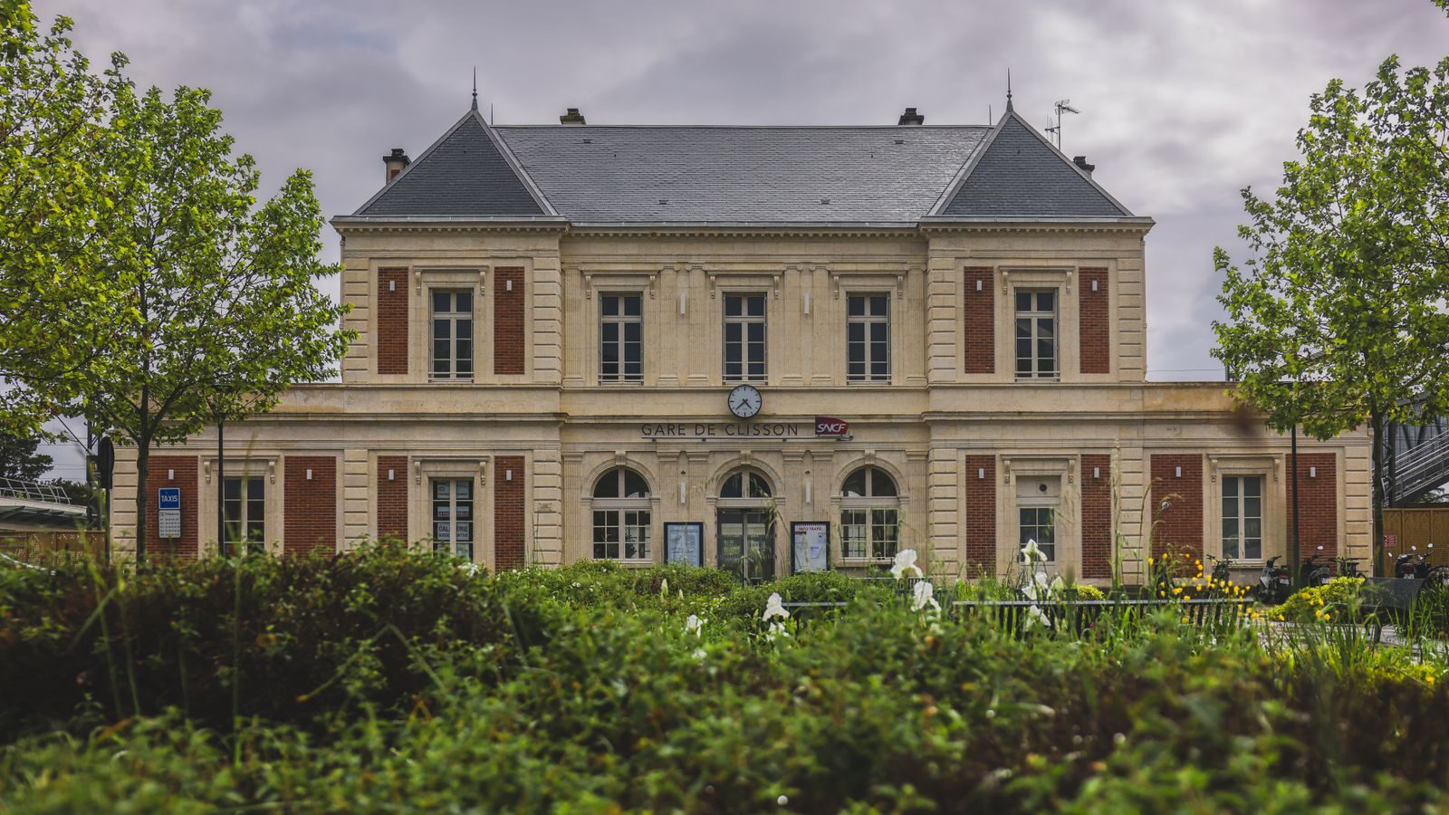 Best Day Trips from Paris — A Private Travel Guide 7 Street art in Vitry-sur-Seine